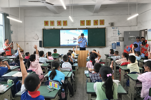 广汉市三星堆三校:警校联手抓好开学法治宣传工作
