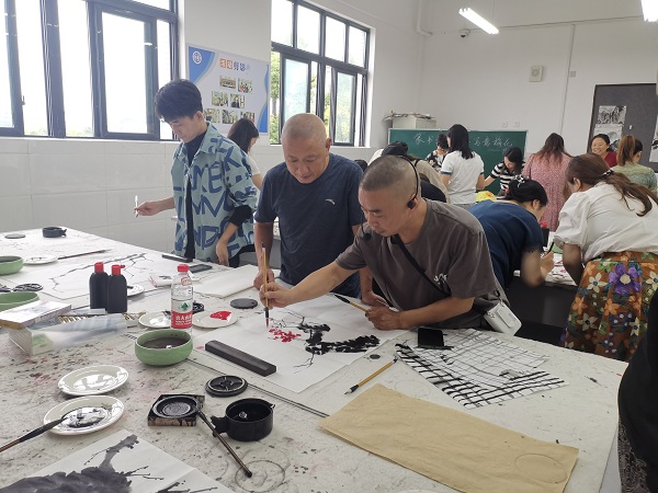夹江县开展中小学美术教师国画教学素养提升培训活动