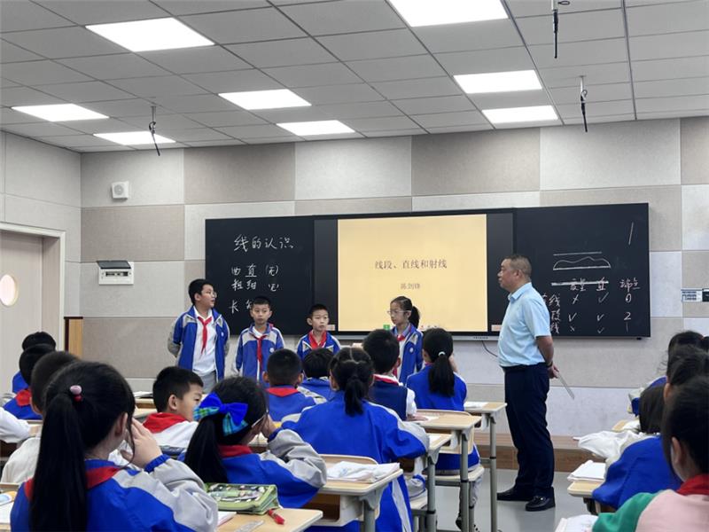雅安市外国语实验小学开展优课走校活动