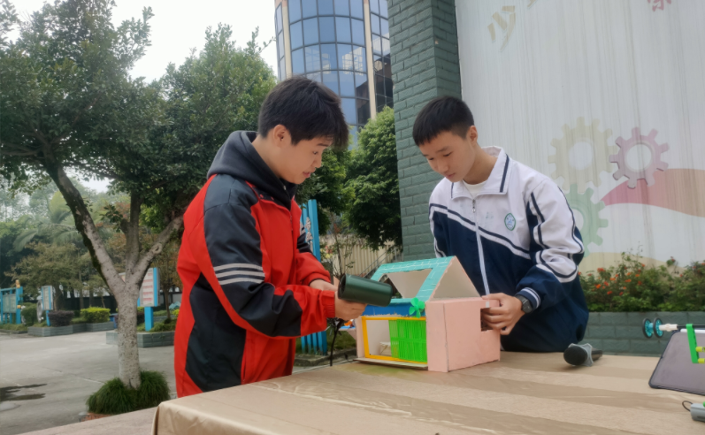 沙湾职业高级中学开展“知识产权普及教育”专题讲座活动