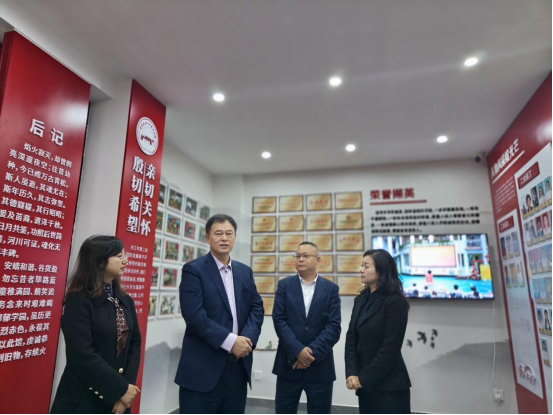 教育部幼儿园园长培训中心主任缴润凯教授莅临内江二幼指导工作室研讨活动