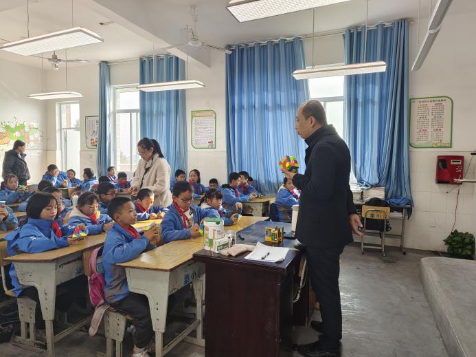 四川省乡村学校振兴联盟走进中江县集凤镇乡村学校,开展“创·艺”课程