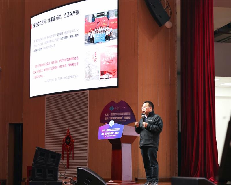 拔尖创新人才早期培养的思与行：厚植学生能力 用理想信念铸魂