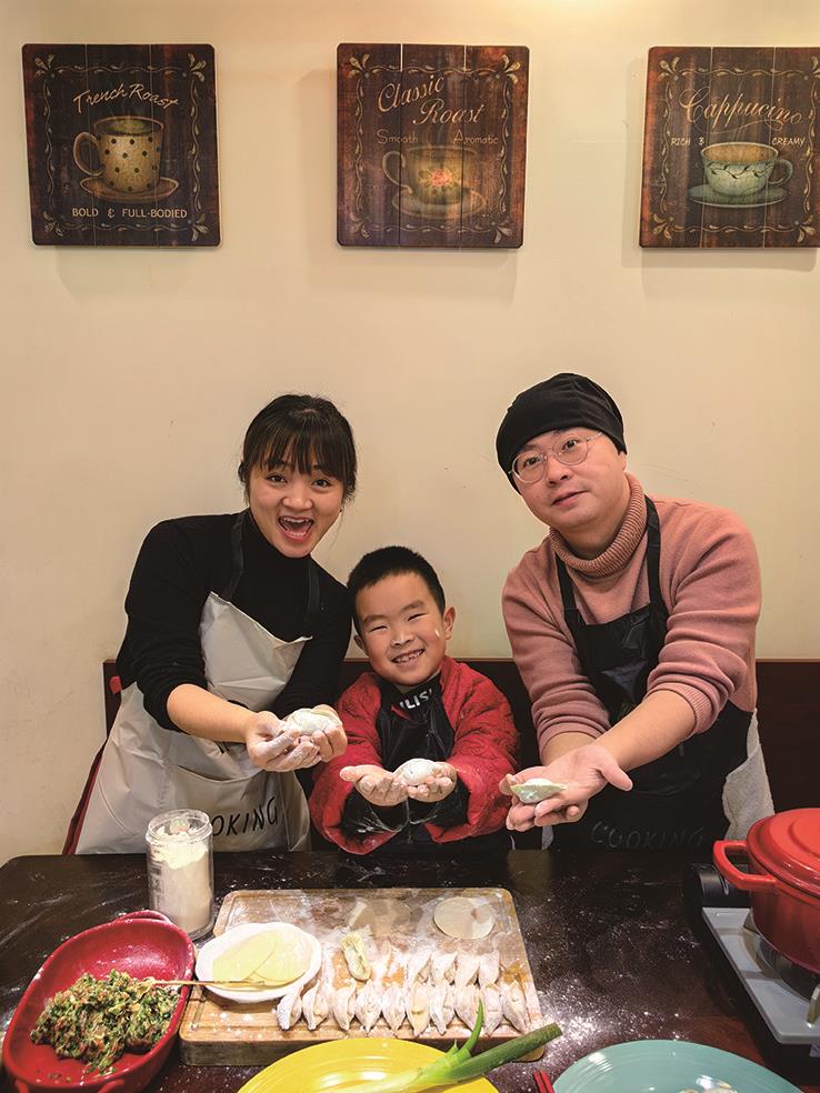 欢欢喜喜包饺子