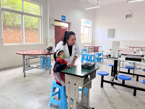 夹江县黄土镇第一初级中学开展防控近视宣传
