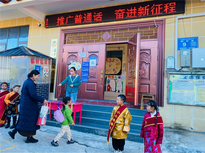 道孚县：“四个强化”助力学前推普