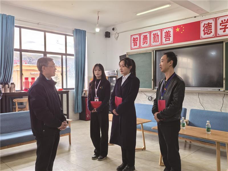 余孝其赴甘孜州调研慰问