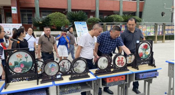 乐至县举行义务教育学校教育教学管理天池学区现场会