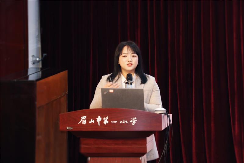“AI时代家庭教育的新挑战与新机遇”家庭教育公益讲座在眉山举行