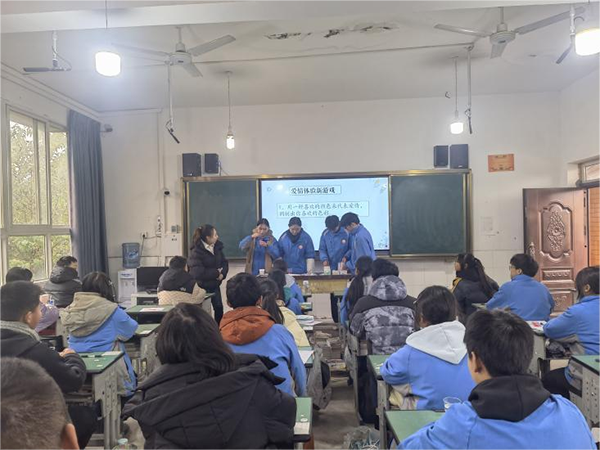 夹江县班主任名师工作室赴吴场中学开展送教活动