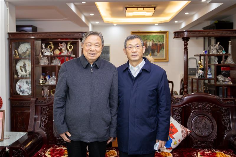 省委教育工委、教育厅领导看望慰问在蓉离退休老同志