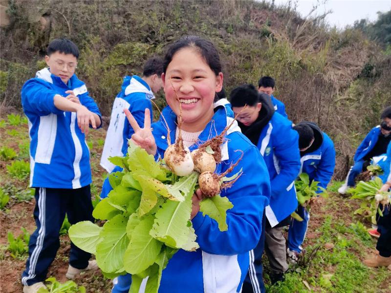 合江中学师生共上“舌尖上的劳动课”