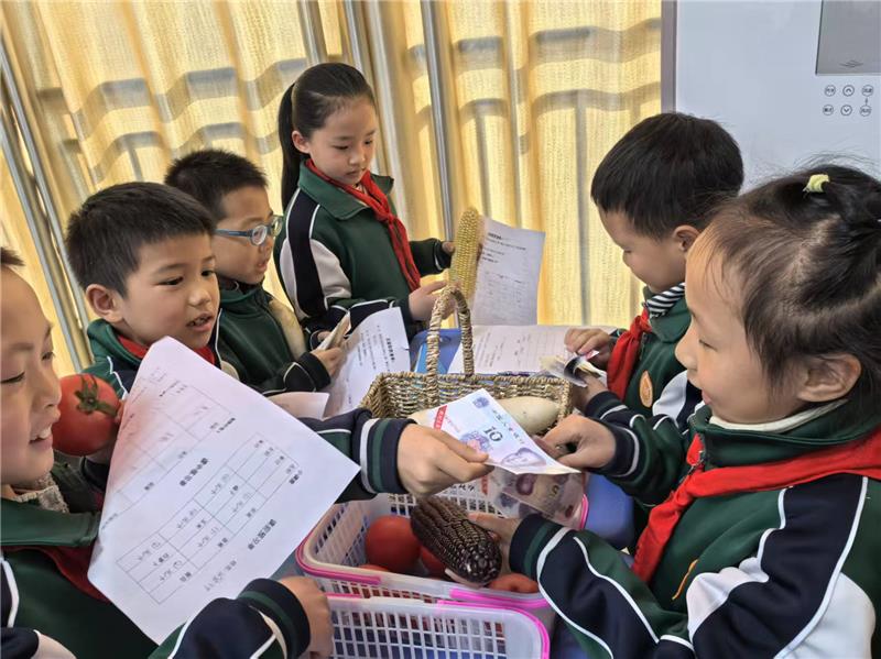 让课堂成为师生共同成长的舞台，荣县举行2025年上半年小学课改现场会