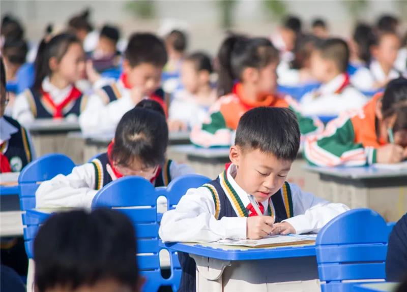 夹江县义务教育第二学区现场书画比赛暨课后延时服务成果展示活动举行