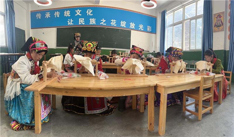 小金县教育系统多措并举积极推动非遗文化进校园