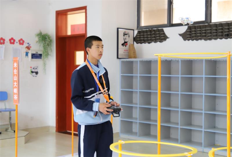 广元市第五届“智创未来”机器人竞赛活动在旺苍县举办