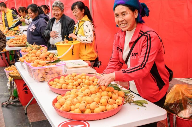 爆单了！这所高校让山区小果子种得好、卖得火