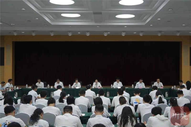 施小琳在电子科技大学同师生座谈交流：充分发挥科研创新生力军作用，携手服务国家战略推动四川高质量发展取得新成效