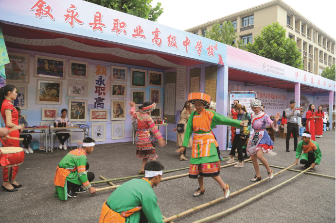 竹竿舞进校园