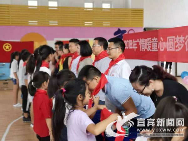 关爱彝乡儿童 青春力量助力脱贫攻坚