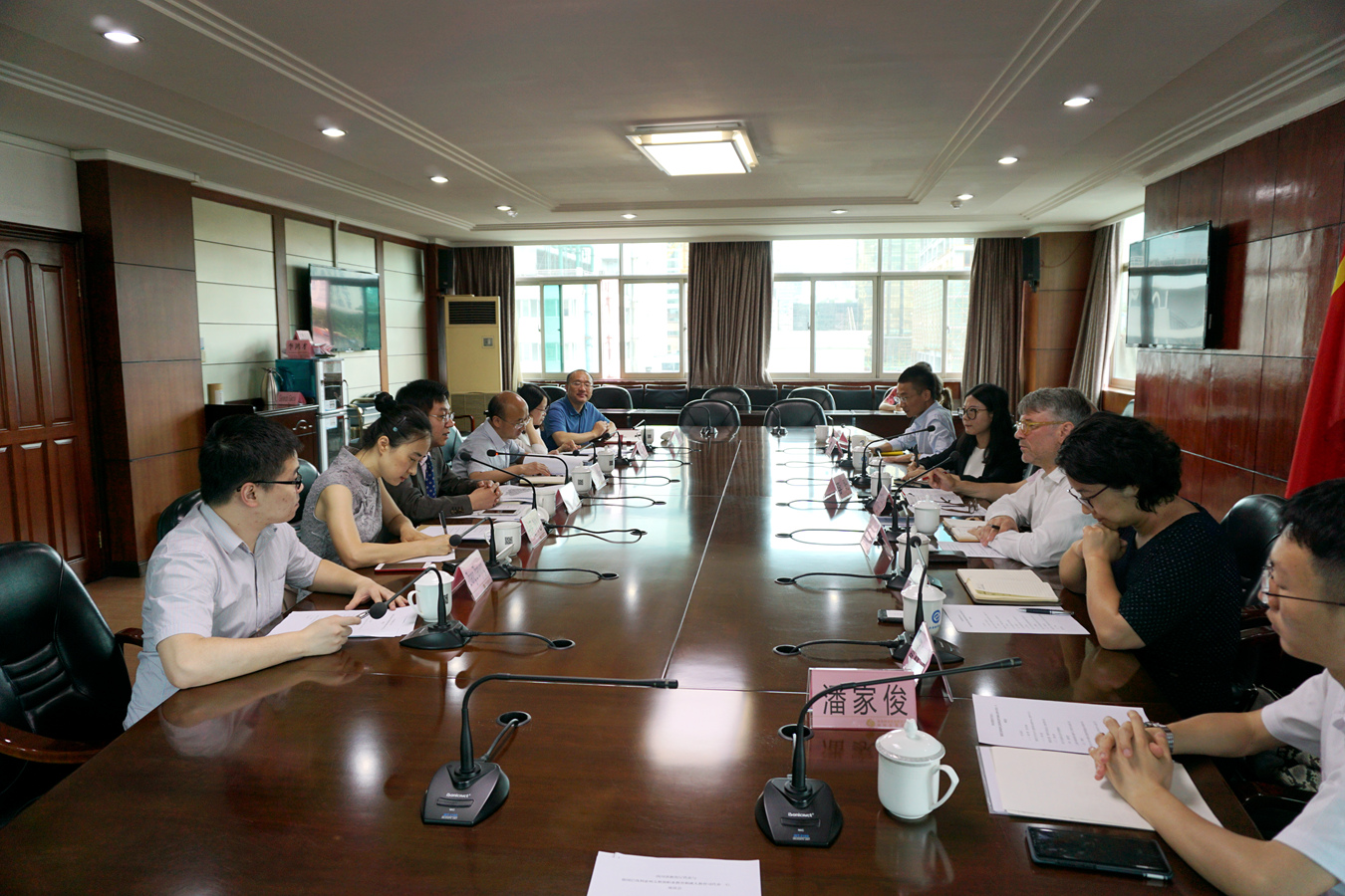 姜亚军会见德国巴伐利亚州文教部登内伯格一行