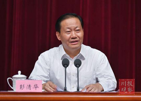 彭清华为在蓉高校师生代表作形势报告时寄语全省青年学生:扎根巴蜀大地 投身火热实践 在治蜀兴川的广阔舞台上实现青春梦想