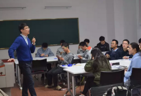 人文课在这所理工科学校走红