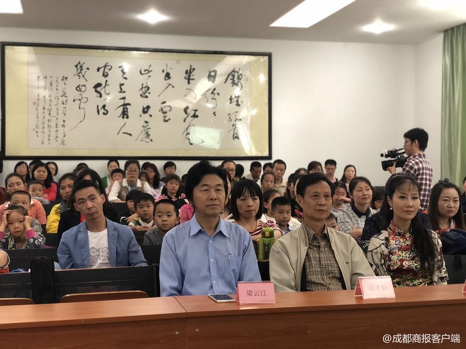 国家"金唱片奖"得主蒋才如带二胡艺术进校园